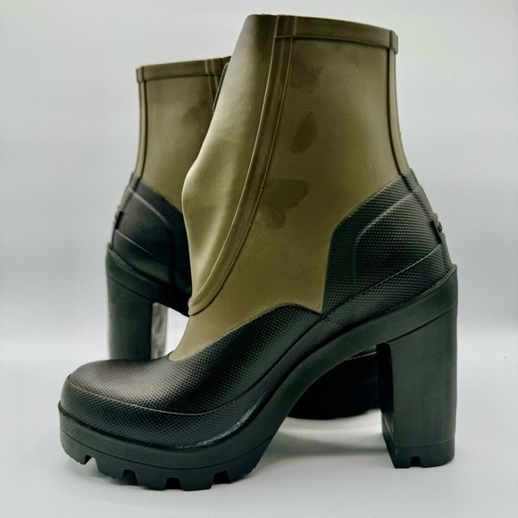 HUNTER GREEN RUBBER CHELSEA BOOTS WITH BLOCK HEELS - US SIZE 7 - Picture 9 of 15